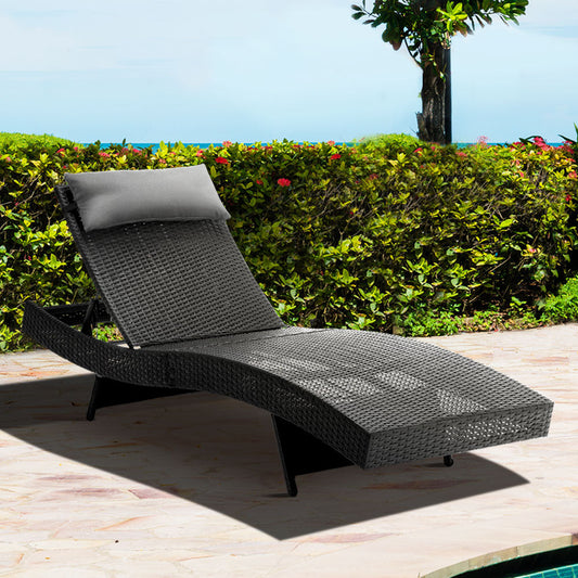 Outdoor wicker sun lounge
