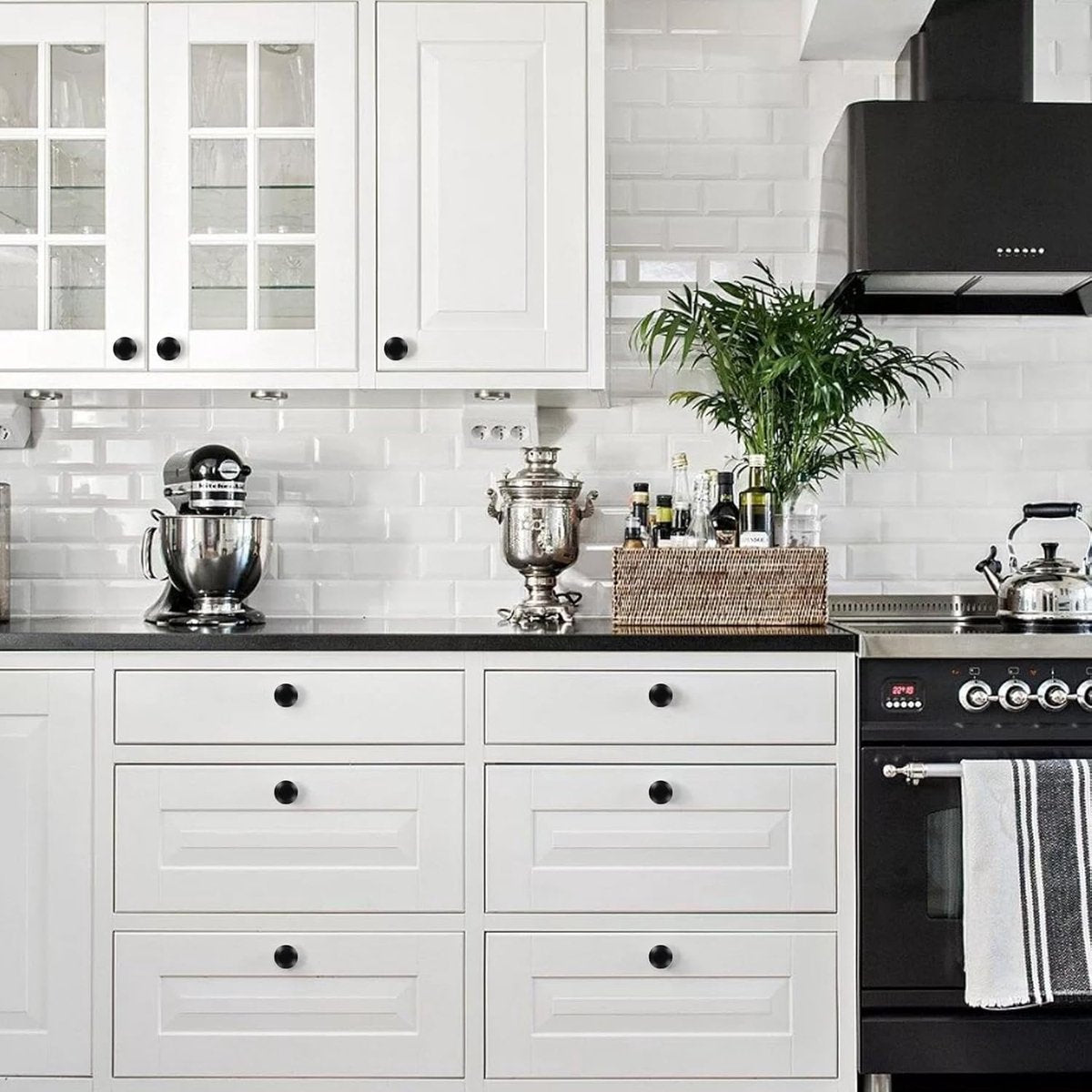 18 Piece Black Cabinet Knobs – 30mm Aluminium Alloy